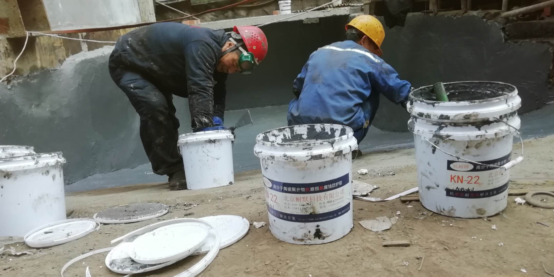 脱硫废水池防腐施工中 脱硫废水池防腐施工中