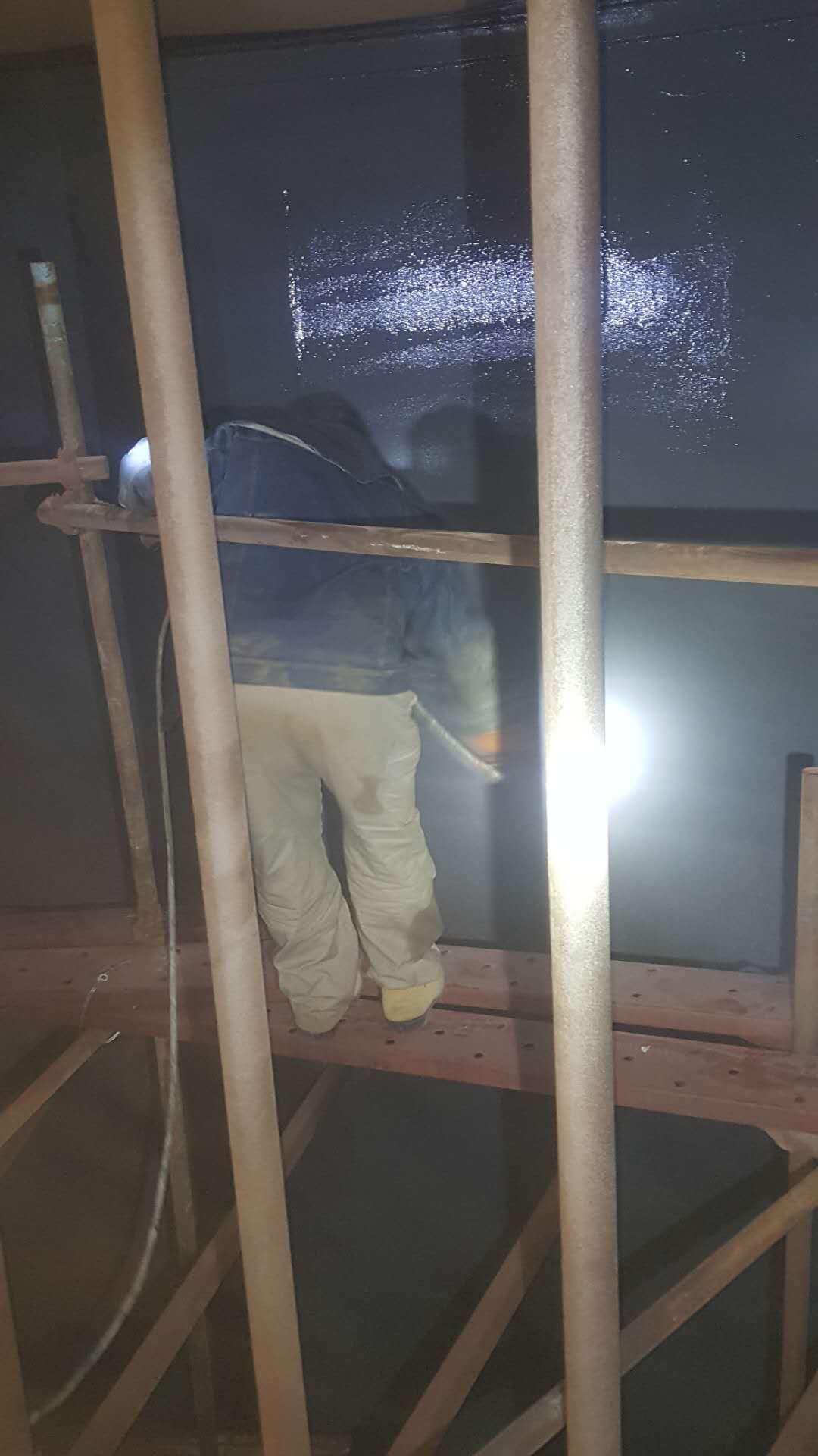 KN22脱硫塔防腐漆施工 KN22脱硫塔防腐漆施工