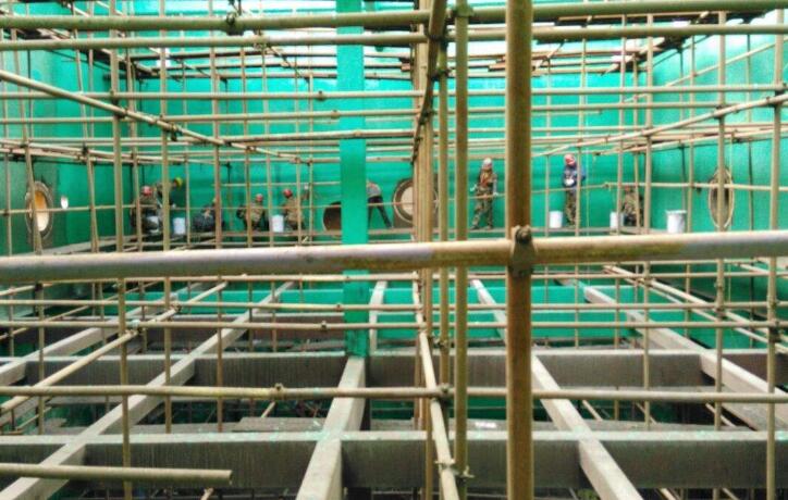 脱硫塔防腐玻璃鳞片施工现场 脱硫塔防腐玻璃鳞片施工现场